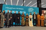 时尚设计师泰阮在此活动介绍的奥黛集中突出了越南北中南三地传统奥黛之美。图自越通社
