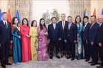 范明政总理与夫人会见旅捷越侨代表