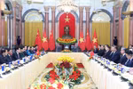 越南国家主席梁强同中共中央总书记、国家主席习近平举行会谈。