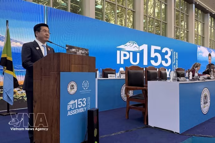 越共中央委员、国会副主席阮鸿延在各国议会联盟第153届大会（IPU-153）高级别一般性辩论上发言。图自越通社