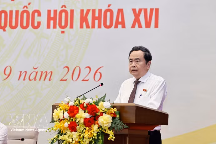 越共中央政治局委员、国会主席陈青敏主持会议。。图自越通社