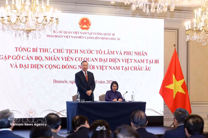 越共中央总书记、国家主席苏林会见旅居欧洲越南人社群代表。图自越通社