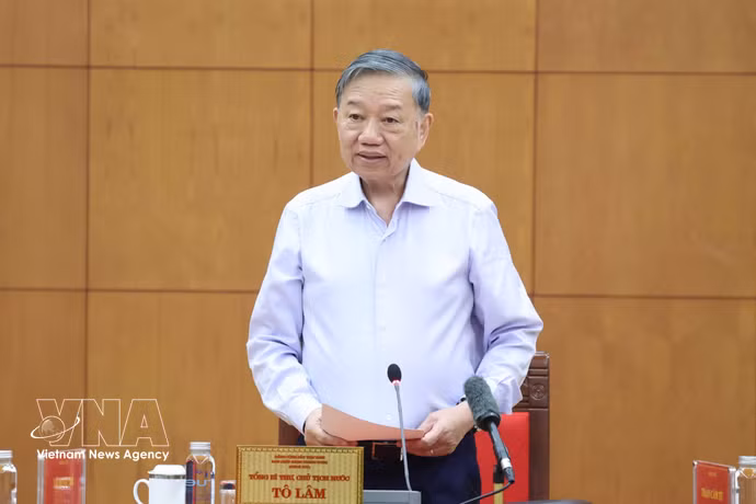 越共中央总书记、国家主席、指导委员会主任苏林主持会议。图自越通社