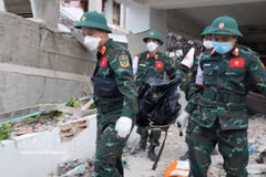 委内瑞拉地震：越南救援力量将遇难者遗体运出废墟