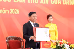 庆祝越共十四大纪念邮票首发仪式举行