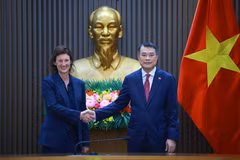 越南政府总理黎明兴会见富时罗素首席执行官菲奥娜·巴塞特