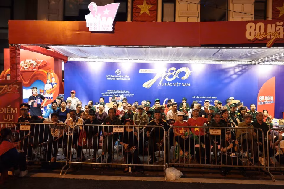 约8,000个优待席位专为老战士观看9月2日国庆阅兵式而准备。图自越通社