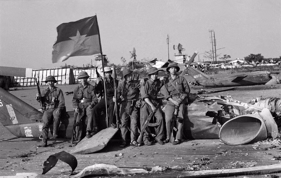 解放军夺取了邦美蜀机场（1975 年 3 月）。图自越通社