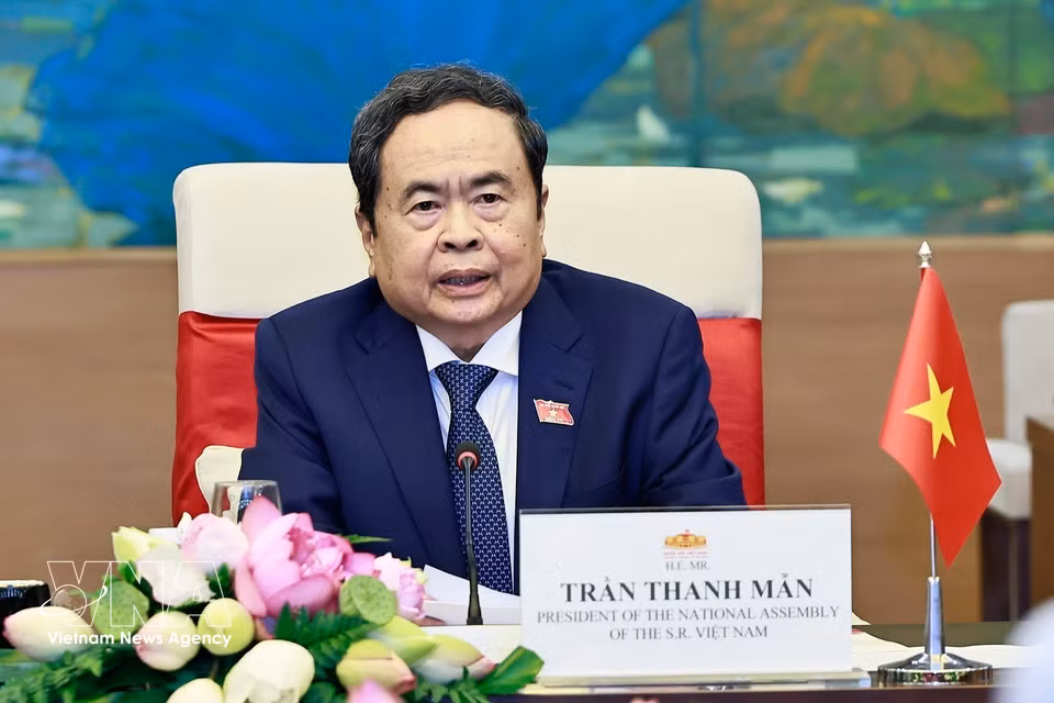 越南国会主席陈青敏在会谈中发表讲话。图自越通社
