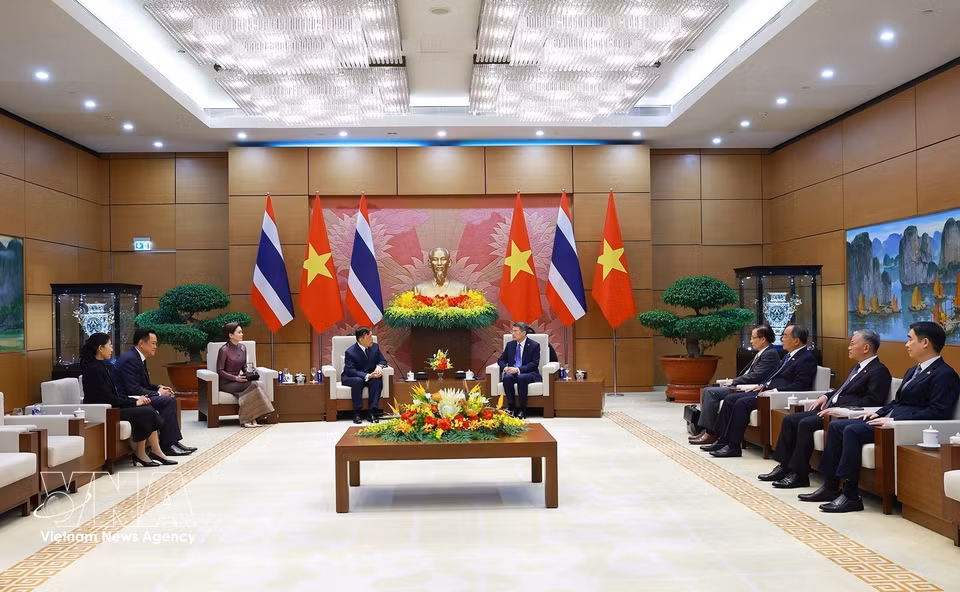 越南政府总理黎明兴会见泰王国国王玛哈·哇集拉隆功与王后苏提达·帕查拉素塔皮蒙拉。图自越通社