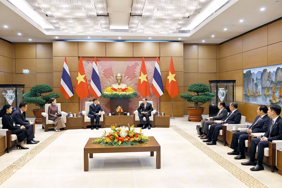 越南国会主席陈青敏会见泰国国王玛哈·哇集拉隆功与王后苏提达·帕查拉素塔皮蒙拉。图自越通社