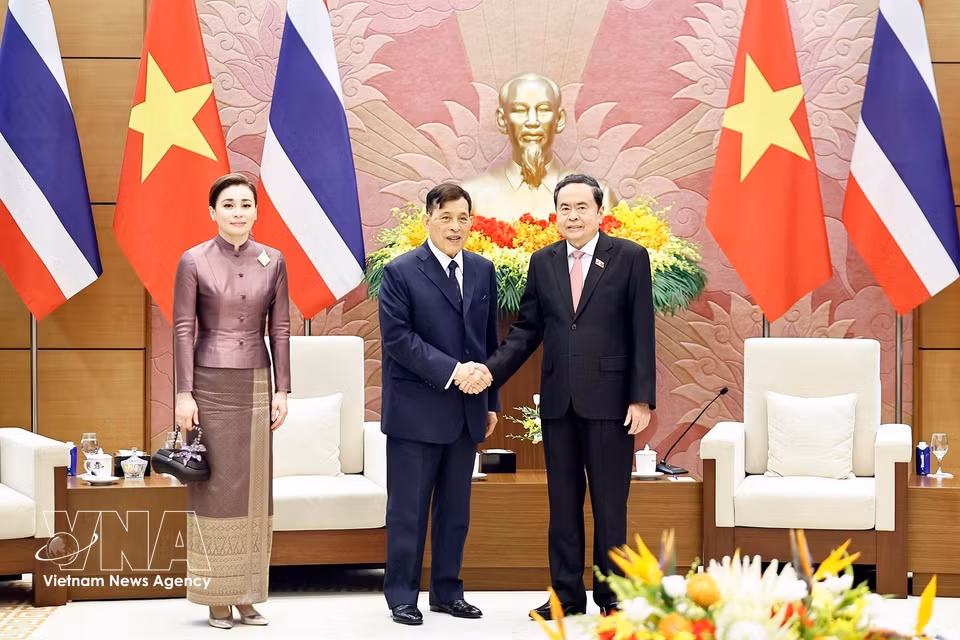 越南国会主席陈青敏会见泰国国王玛哈·哇集拉隆功与王后苏提达·帕查拉素塔皮蒙拉。图自越通社