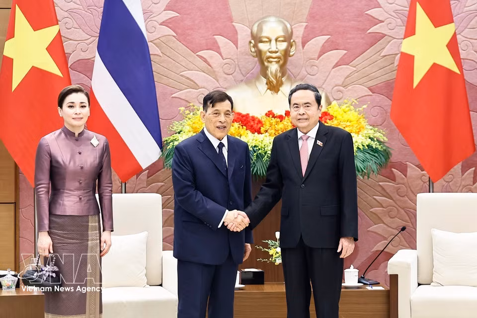 2026年9月15日中午，在国会大厦，越南国会主席陈青敏会见对越南进行国事访问的泰王国国王玛哈·哇集拉隆功与王后苏提达·帕查拉素塔皮蒙拉。图自越通社