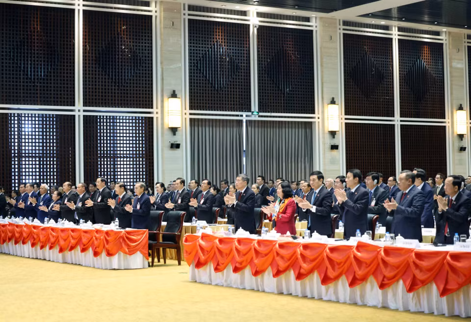 与会代表出席会议。图自越通社