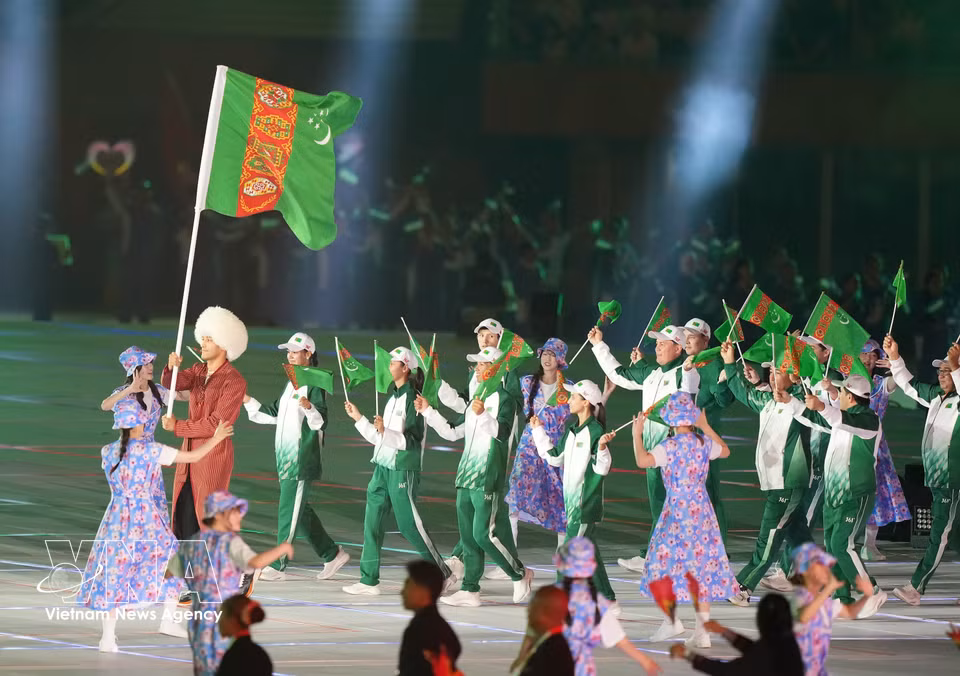 土库曼斯坦体育代表团在第20届亚洲运动会（ASIAD 20）开幕式上入场。图自越通社