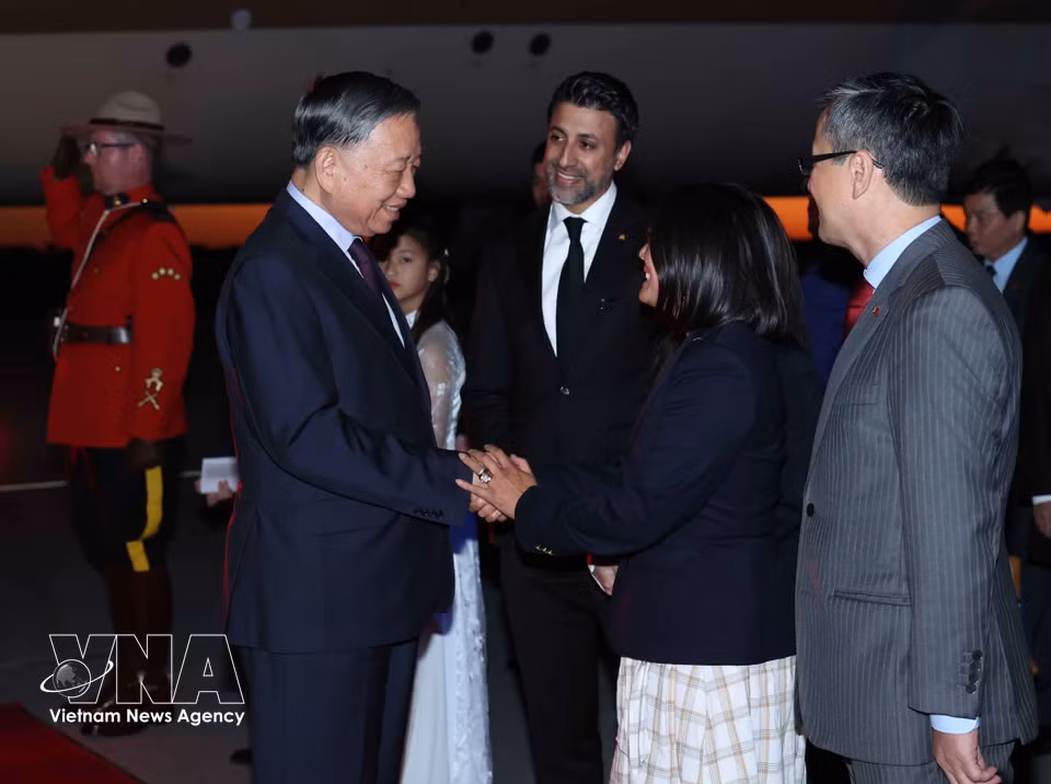 苏林总书记、国家主席抵达首都渥太华，开始对加拿大进行国事访问。图自越通社