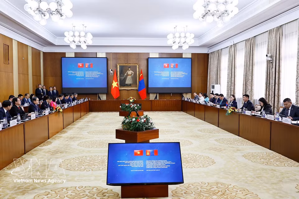 国会主席陈青敏与蒙古国家大呼拉尔主席桑达格·宾巴朝格特举行会谈。图自越通社
