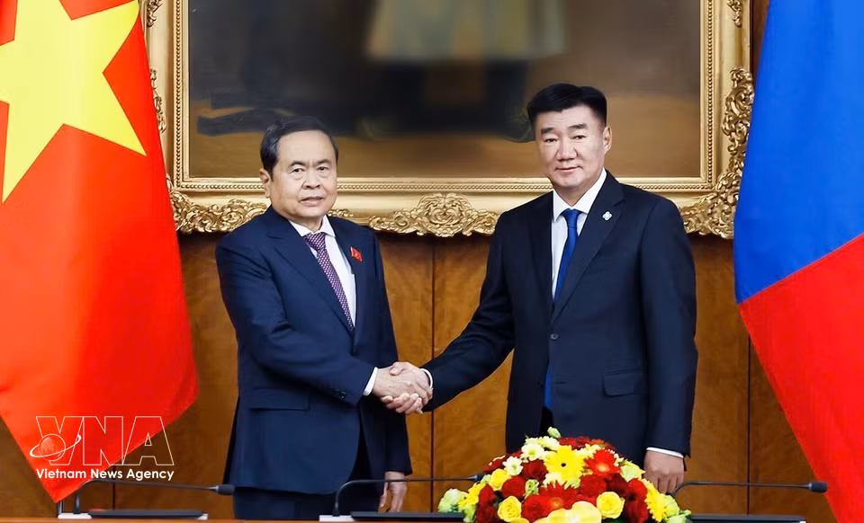国会主席陈青敏与蒙古国家大呼拉尔主席桑达格·宾巴朝格特会谈。图自越通社