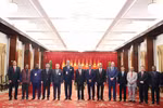 苏林同与会代表合影。图自越通社