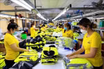 越南鞋类产品和服装出口瞄准目标市场。图自越通社