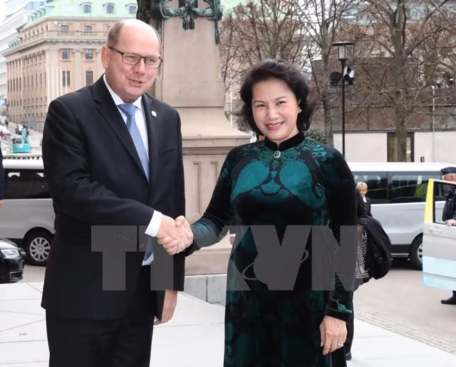 越南国会主席阮氏金银同瑞典议会议长乌尔班·阿林举行会谈 ảnh 1 越南国会主席阮氏金银同瑞典议会议长乌尔班·阿林举行会谈 ảnh 1