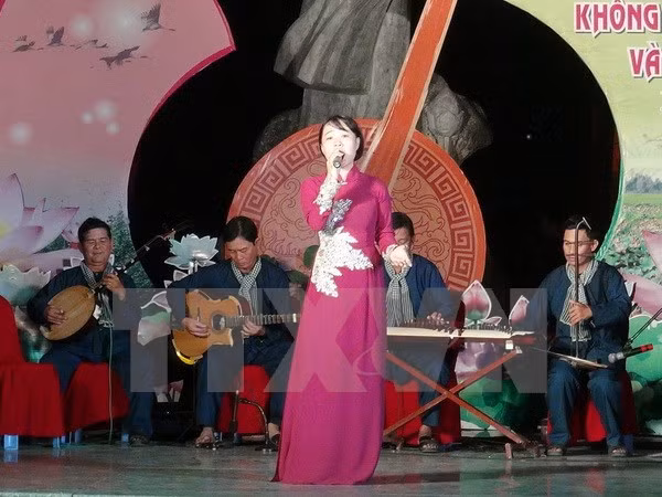 才子弹唱艺术节招徕大批游客 ảnh 1 才子弹唱艺术节招徕大批游客 ảnh 1