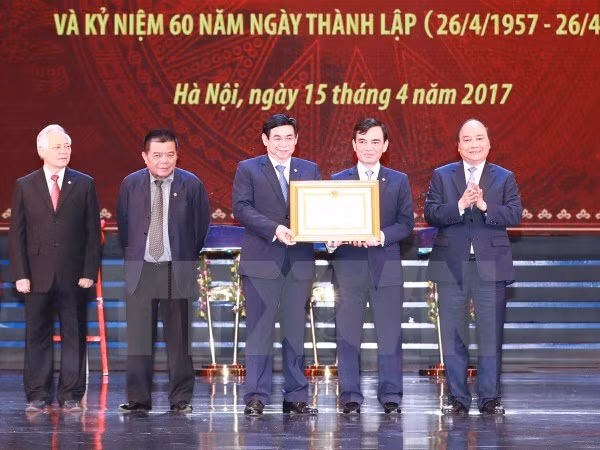 越南政府总理阮春福出席越南投资与发展银行成立60周年纪念典礼 ảnh 1