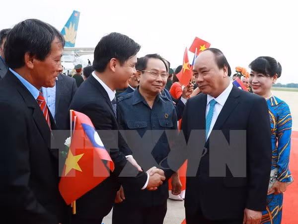越南政府总理阮春福对老挝进行正式访问 ảnh 1 越南政府总理阮春福对老挝进行正式访问 ảnh 1