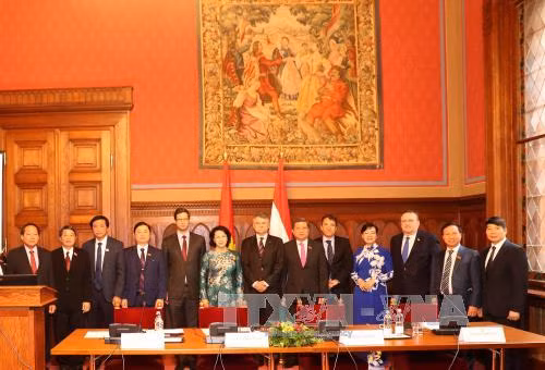 越南国会主席阮氏金银圆满结束对匈牙利的正式访问 ảnh 1