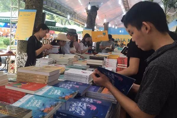 弘扬读书文化:不只是靠“越南书籍日”活动 ảnh 2 弘扬读书文化:不只是靠“越南书籍日”活动 ảnh 2
