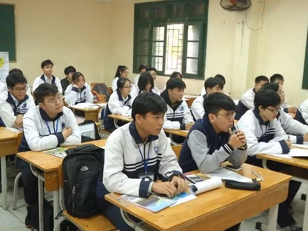 教育行业加强基础设施和教师队伍建设 为迎来新课程做好准备 ảnh 1