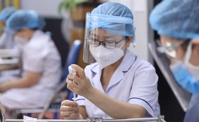 回顾新冠疫苗接种1年：“盾牌”战役取得成功 ảnh 2
