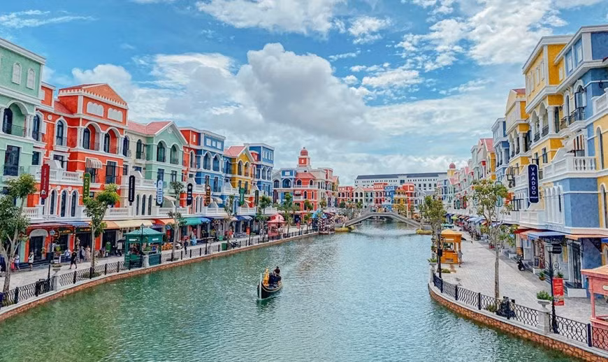 越南旅游业向游客敞开大门 ảnh 2