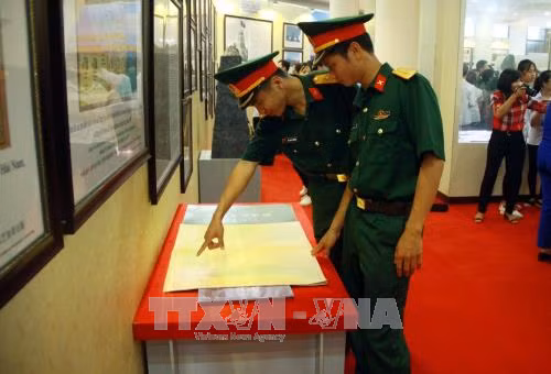 “黄沙与长沙归属越南——历史证据和法律依据”资料地图展在宣光省举行 ảnh 1 “黄沙与长沙归属越南——历史证据和法律依据”资料地图展在宣光省举行 ảnh 1