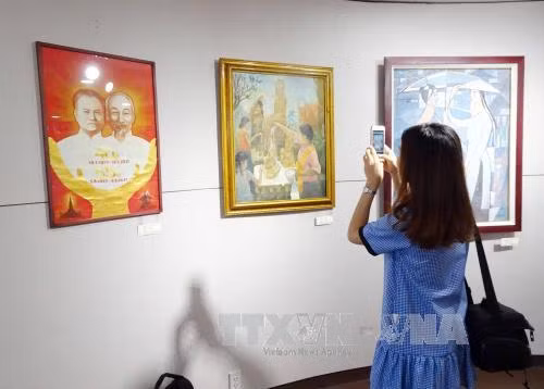 越老柬美术展在岘港市举行 ảnh 1