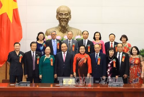 阮春福：老年人在每个家庭中都起到了中流砥柱的作用 ảnh 1