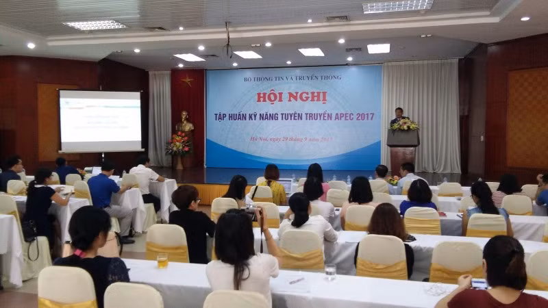 2017年APEC会议:2017年APEC相关信息宣传报道业务培训会议在河内举行 ảnh 1 2017年APEC会议:2017年APEC相关信息宣传报道业务培训会议在河内举行 ảnh 1