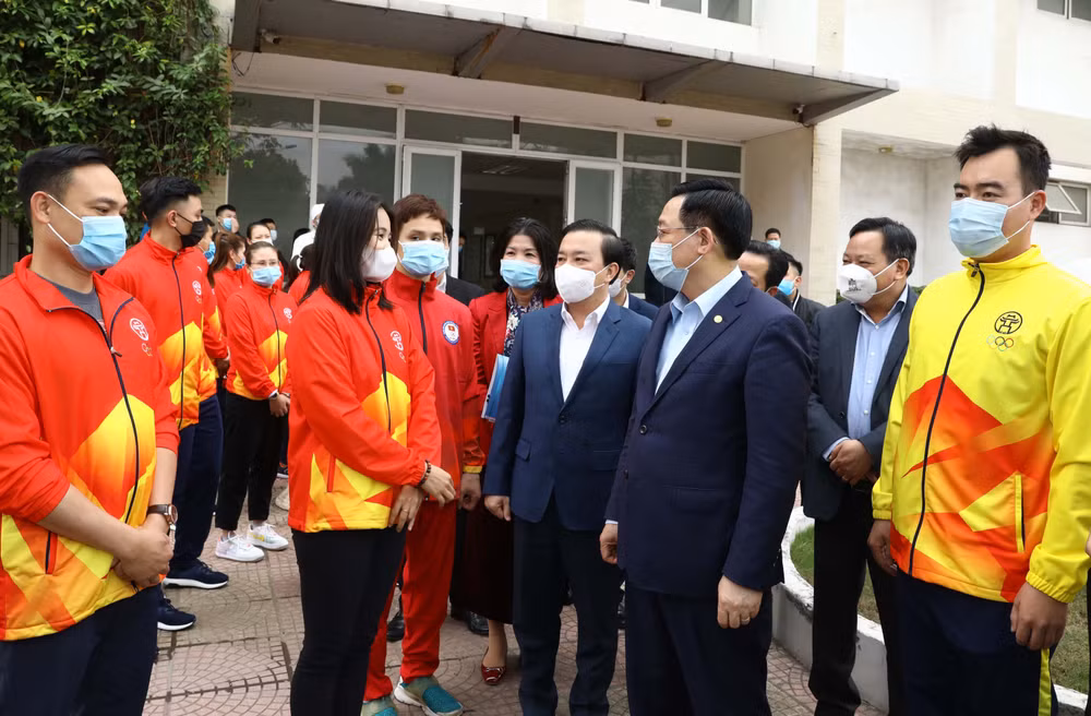 河内市委书记王廷惠检查第31届东运会和第11届东残会的服务工作 ảnh 2 河内市委书记王廷惠检查第31届东运会和第11届东残会的服务工作 ảnh 2
