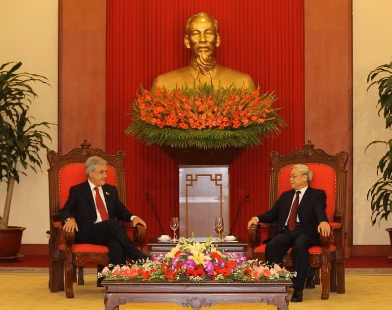越共中央总书记、国家主席阮富仲与智利总统皮涅拉互致贺电 庆祝两国建交50周年 ảnh 1