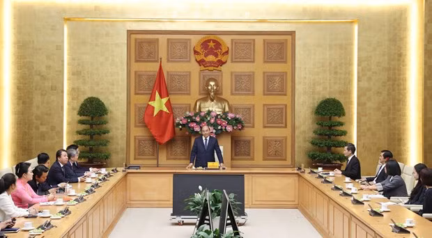 政府总理阮春福:政府一直与企业并肩同行 ảnh 1 政府总理阮春福:政府一直与企业并肩同行 ảnh 1