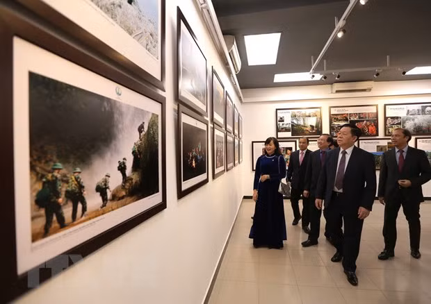 “为边疆一带而骄傲”图片展亮相河内 ảnh 2 “为边疆一带而骄傲”图片展亮相河内 ảnh 2