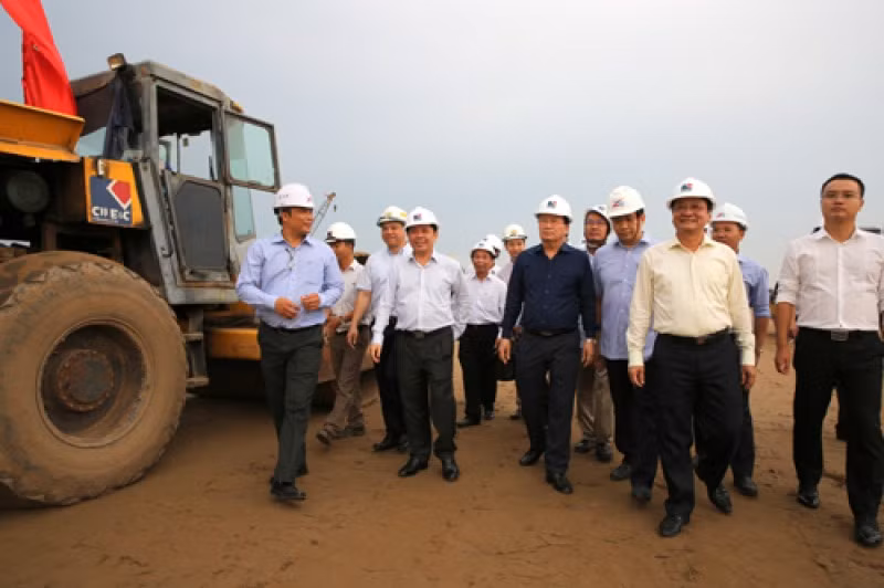政府副总理郑廷勇主持会议 检查北南高速公路项目施工进度 ảnh 1 政府副总理郑廷勇主持会议 检查北南高速公路项目施工进度 ảnh 1