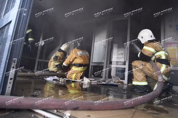 俄罗斯喀山市购物中心发生重大火灾 越南人商户损失严重 ảnh 1