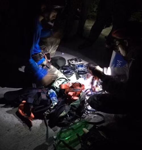 岘港边防部队帮助迷失深山的菲律宾游客 ảnh 1