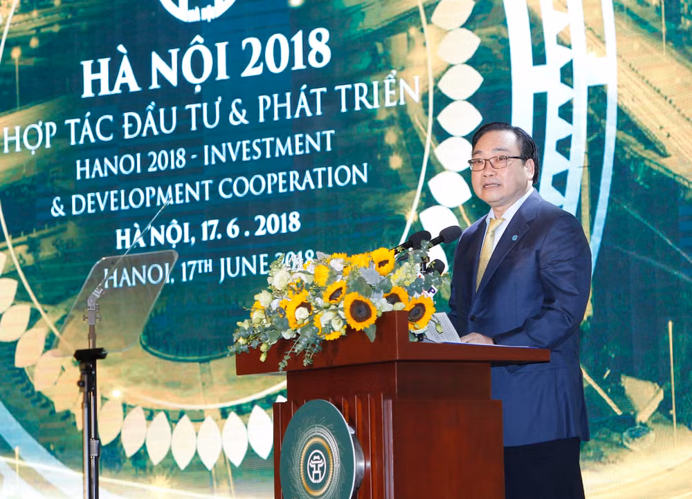政府总理阮春福:河内市应寻找可持续且有突破性的长期增长动力 ảnh 2 政府总理阮春福:河内市应寻找可持续且有突破性的长期增长动力 ảnh 2