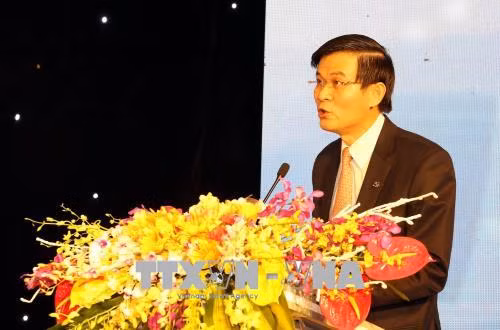 邓氏玉盛出席第二次社区服务倡议比赛颁奖仪式 ảnh 2 邓氏玉盛出席第二次社区服务倡议比赛颁奖仪式 ảnh 2