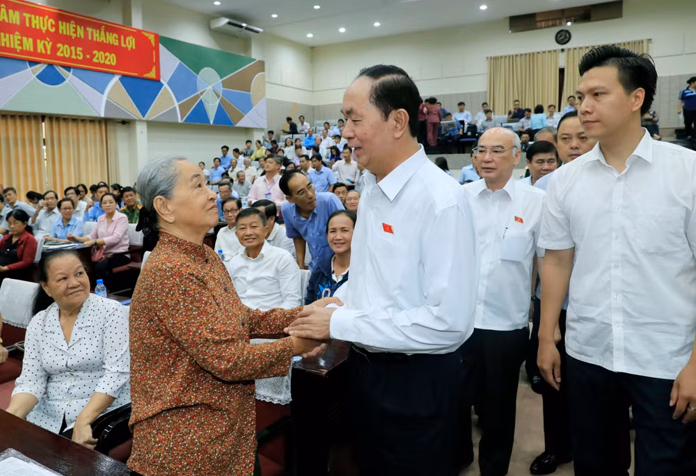 越南国家主席陈大光与胡志明市选民见面交流 ảnh 2 越南国家主席陈大光与胡志明市选民见面交流 ảnh 2