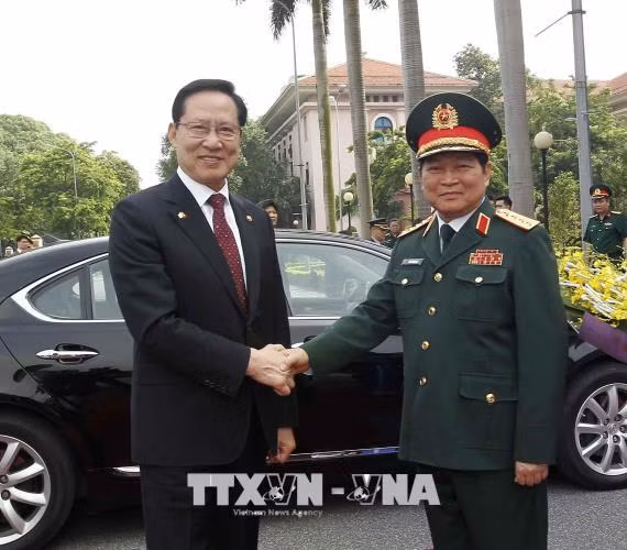 韩国国防部长宋永武对越南进行正式访问 ảnh 1 韩国国防部长宋永武对越南进行正式访问 ảnh 1