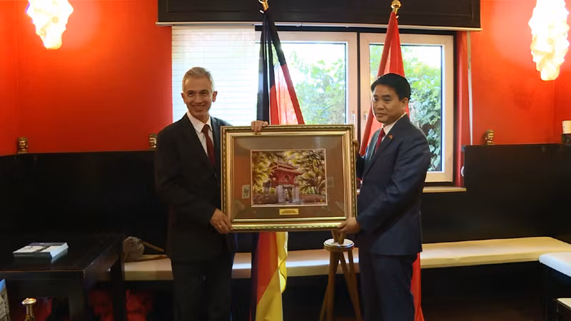 河内市与德国法兰克福将缔结友好城市关系 ảnh 1