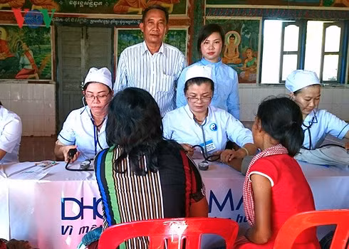 柬埔寨人民对越南医护人员的特殊感情 ảnh 1 柬埔寨人民对越南医护人员的特殊感情 ảnh 1